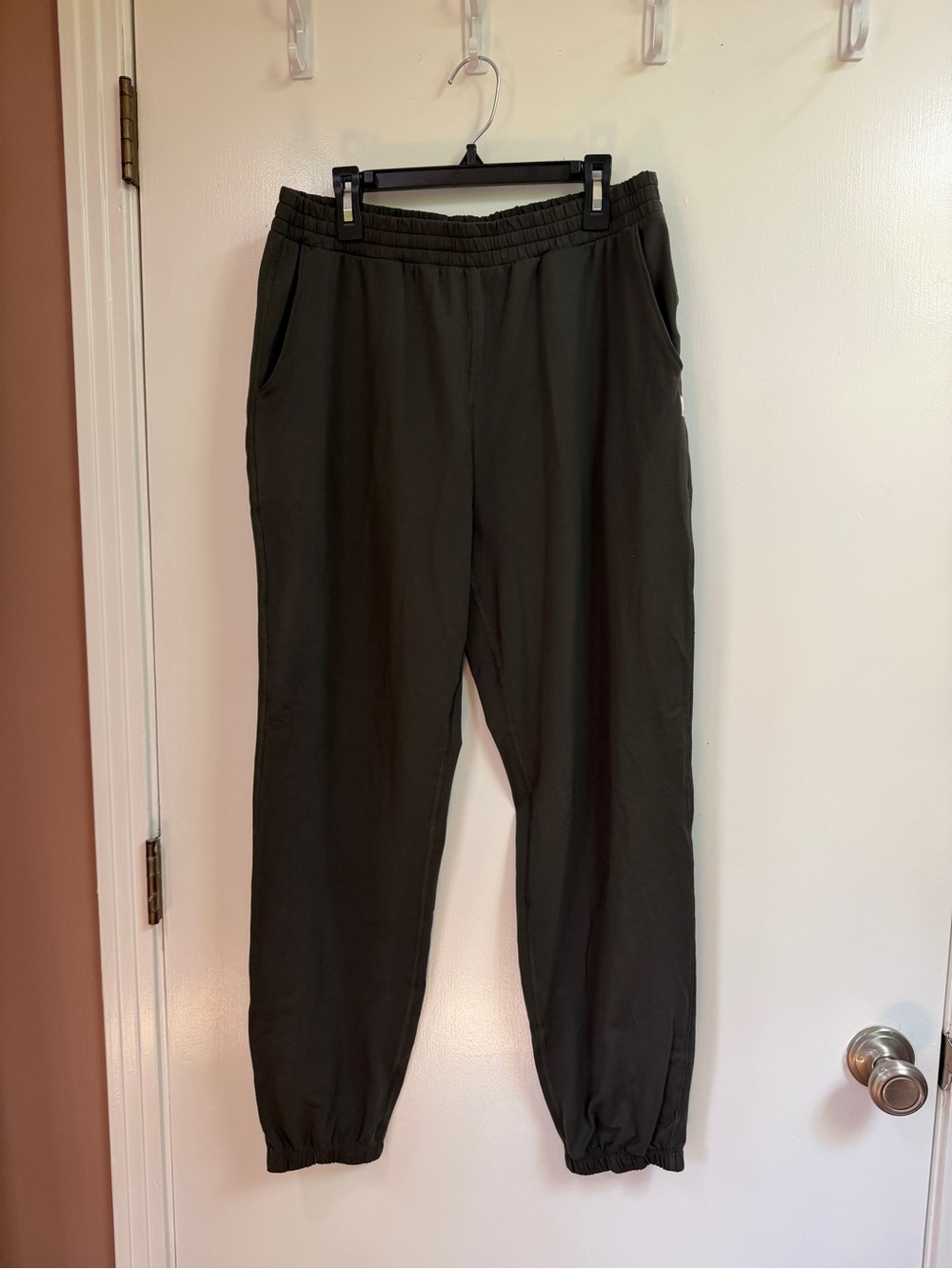 Vuori Women’s Boyfriend Jogger in Kale